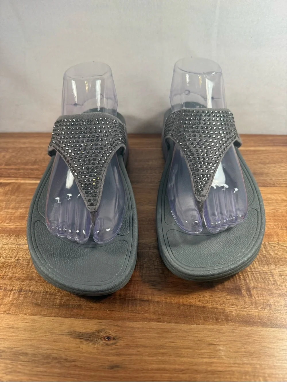 FitFlop Lulu Crystal Embelished Toe-Post Sandals, Grey Size 9 NWT